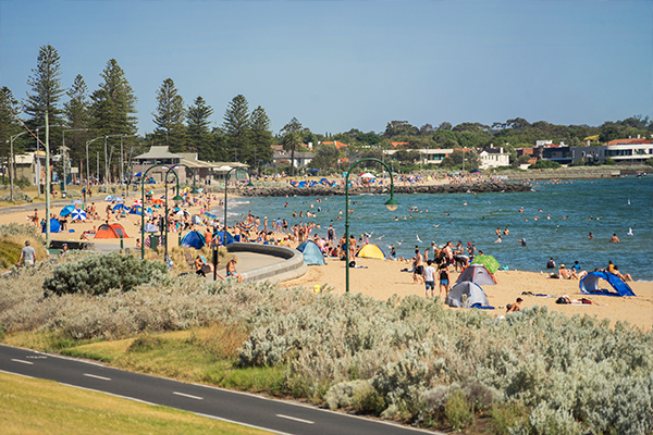 Article image for Melburnians warned they may be turned away from busy beaches