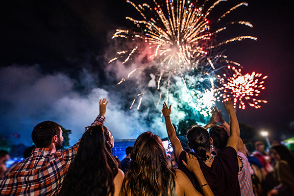 Article image for Epidemiologist praises Melbourne’s safety-first approach to fireworks on New Year’s Eve