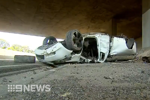 Article image for Man fights for life following high-speed crash on Monash Freeway