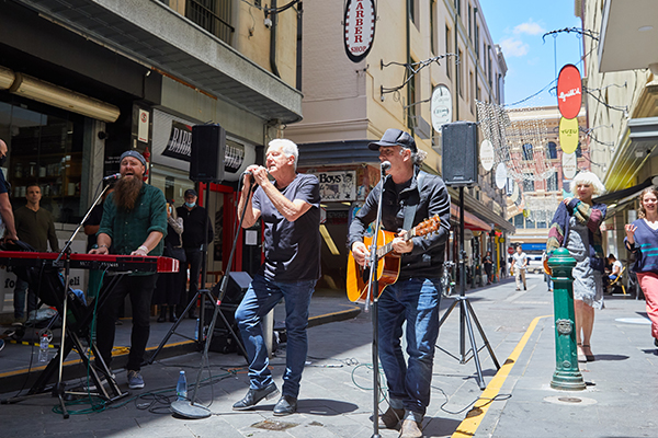 Article image for ‘Iconic’ musicians pop up for surprise busking performances in the CBD