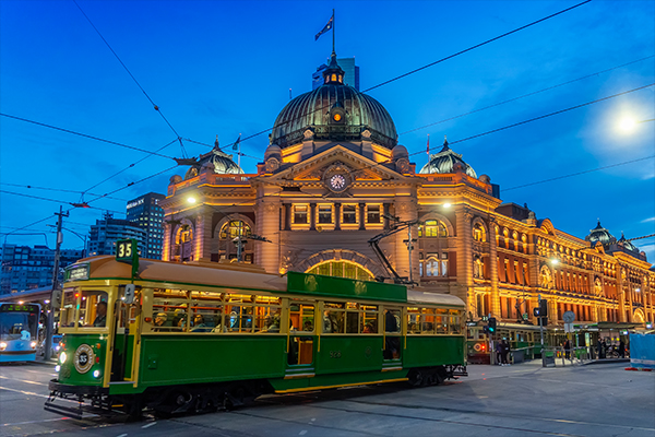 Article image for Mass exodus: Melburnians flee as Victoria records biggest population loss in 25 years