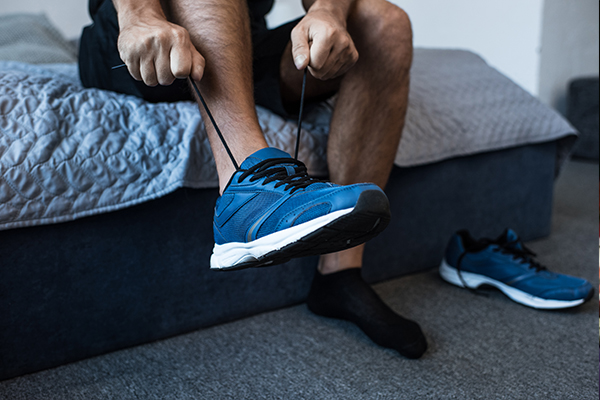 Article image for Why a grieving man in quarantine ran a marathon in his hotel room