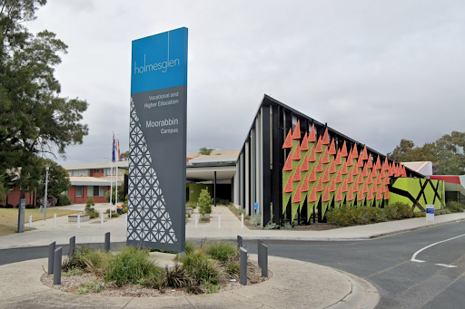 Article image for Fire breaks out at Holmesglen TAFE