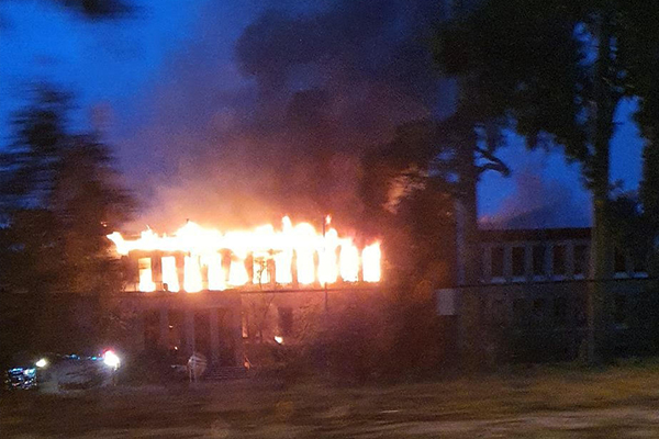 Article image for ‘Massive’ fire breaks out in two buildings on Burwood Highway