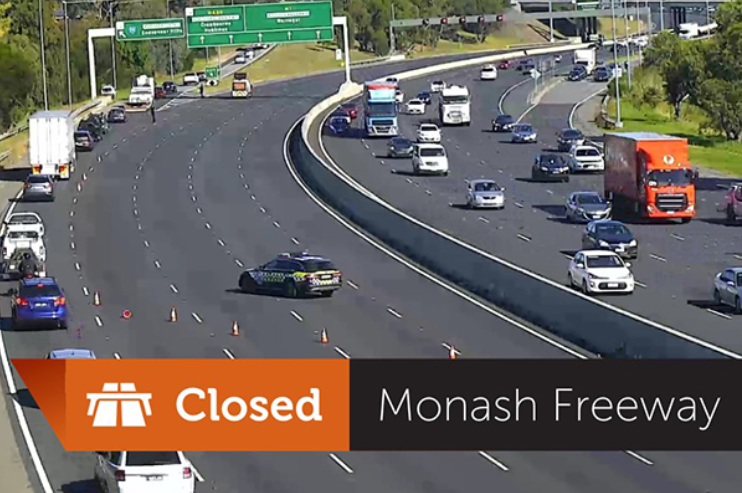 Article image for Fatal smash shuts Monash Freeway