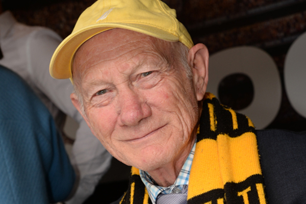 Article image for Mick Warner says the AFL owes Kevin Bartlett an apology