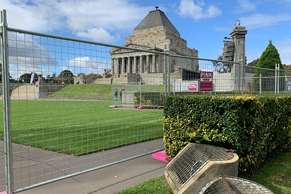 Article image for ‘A bloody insult’: Temporary fence erected around the Shrine of Remembrance