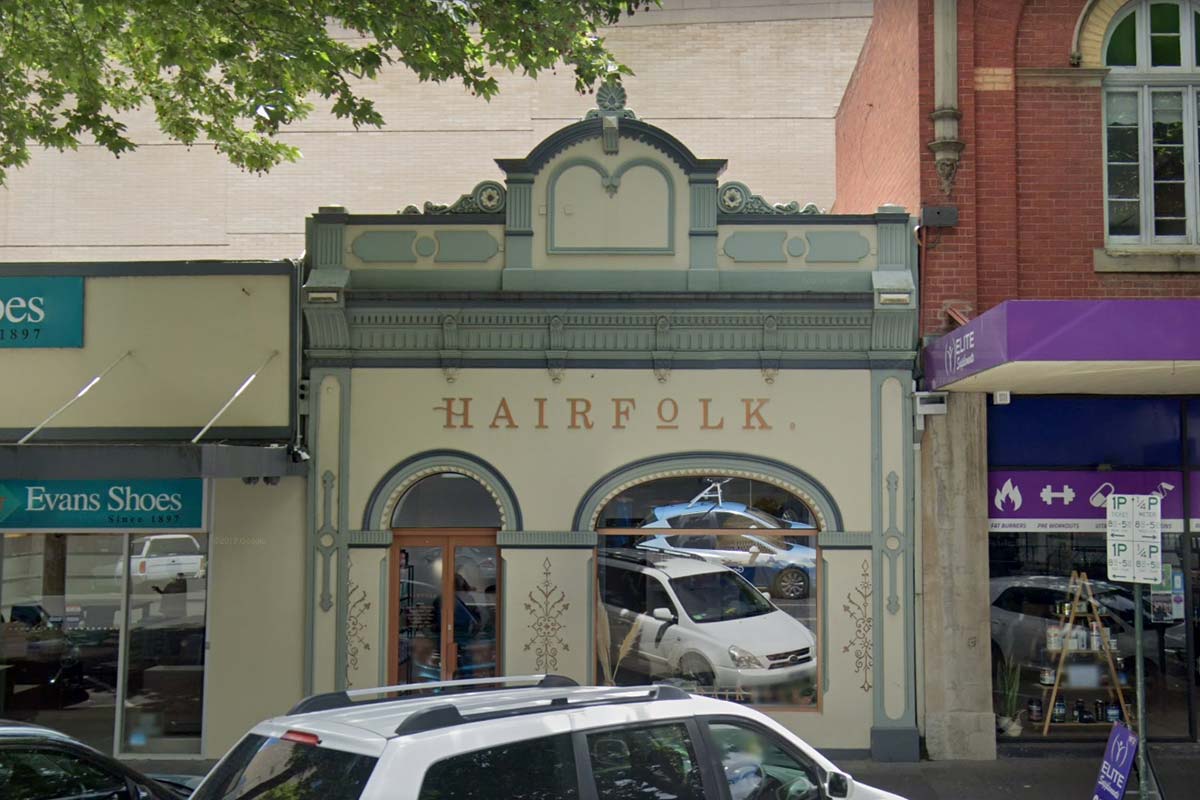 Article image for Bendigo on high alert after positive COVID-19 case visits hair salon