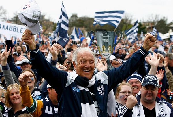 Article image for Tributes flow for Geelong icon