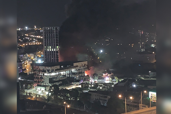 Article image for Suspicious Southbank factory fire sends toxic smoke across three suburbs