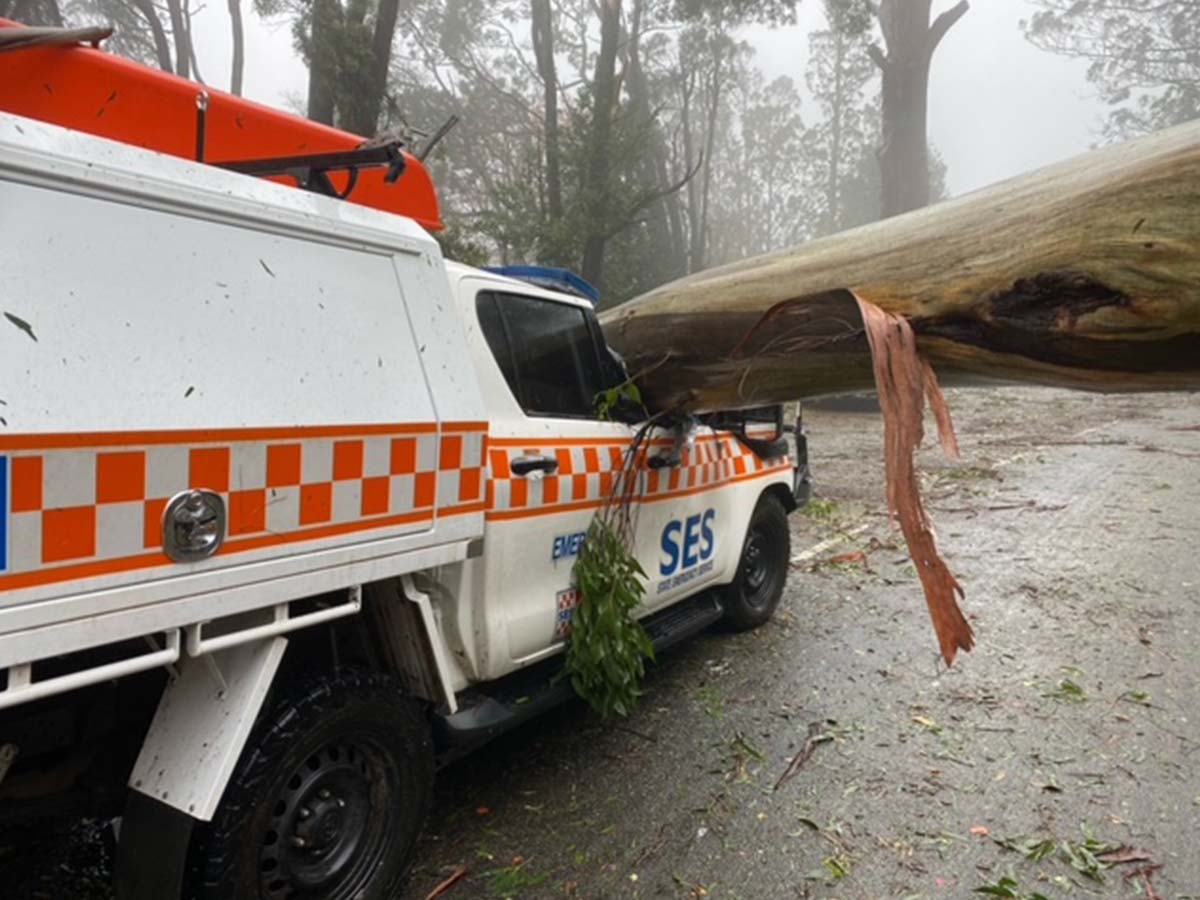 Article image for SES forced to stop responding to calls for hours due to ‘incredibly dangerous conditions’