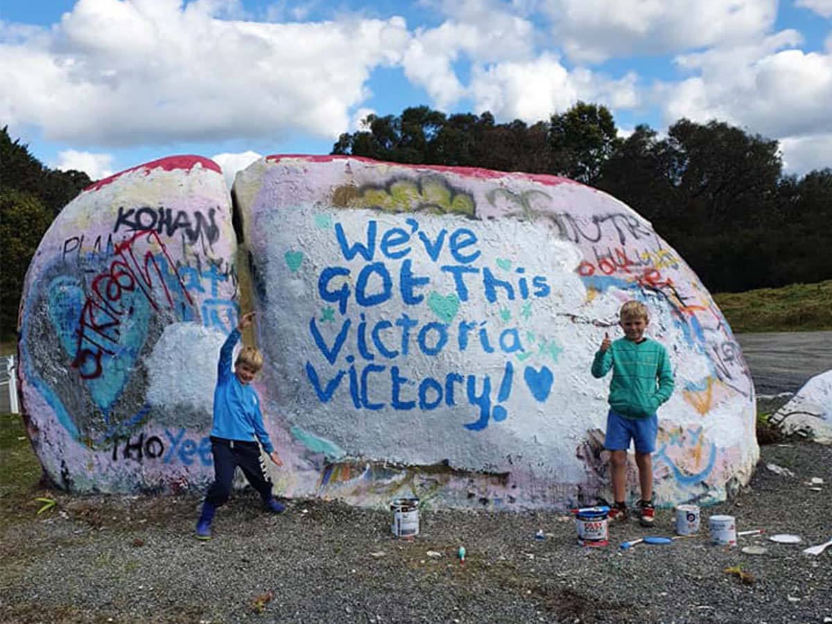 Article image for How some Melburnians are ‘fighting back’ and spreading messages of hope in lockdown