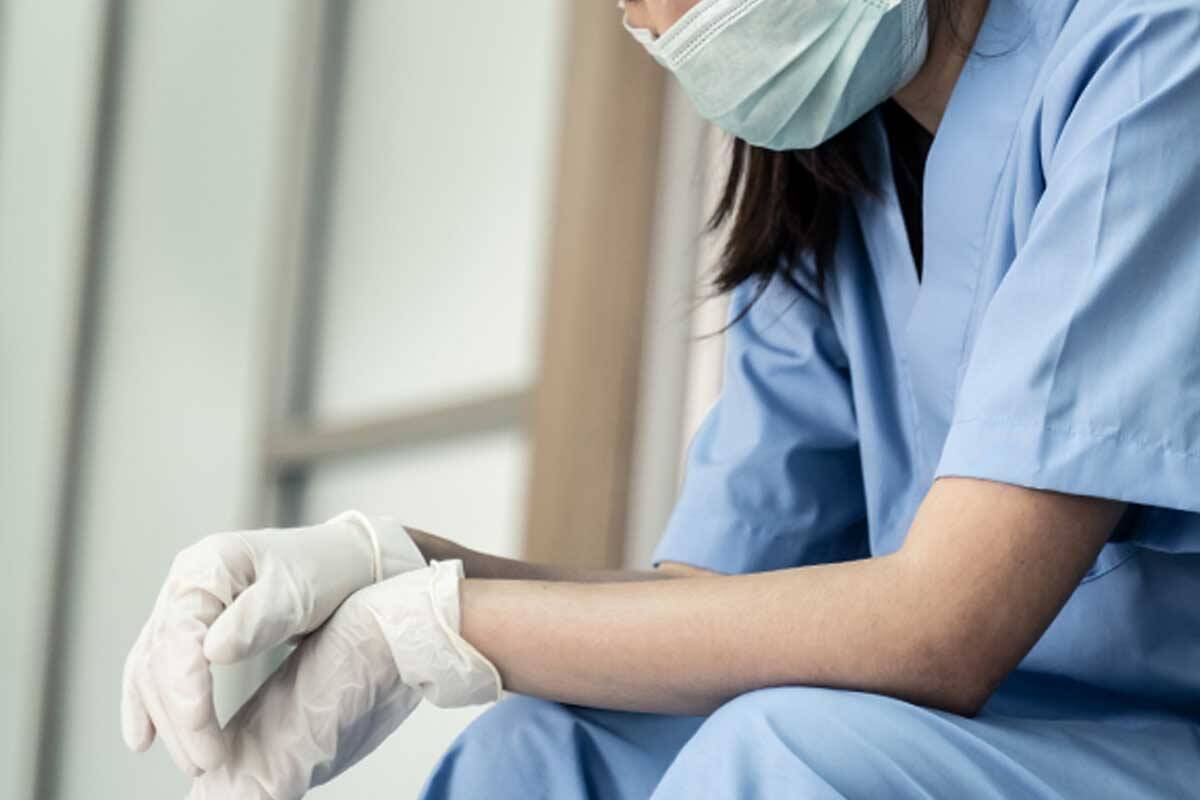 Article image for Medical colleges warn of workforce crisis as ‘exhausted’ nurses quit the job