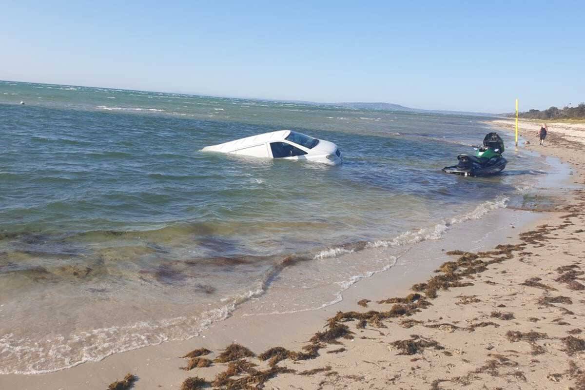 Article image for Van ends up in the bay in bungled attempt to get jetski into the ocean