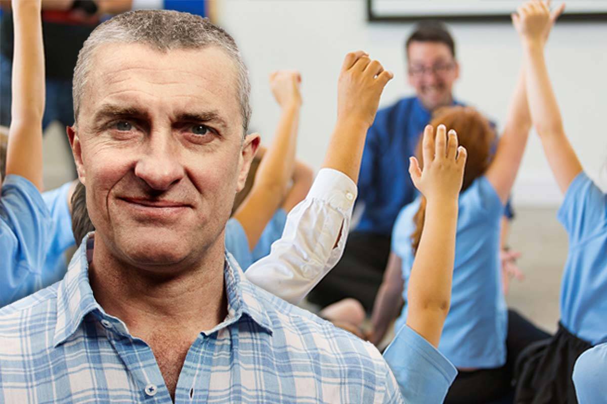 Article image for Tom Elliott urges teachers threatening industrial action not to ‘forget about the kids’