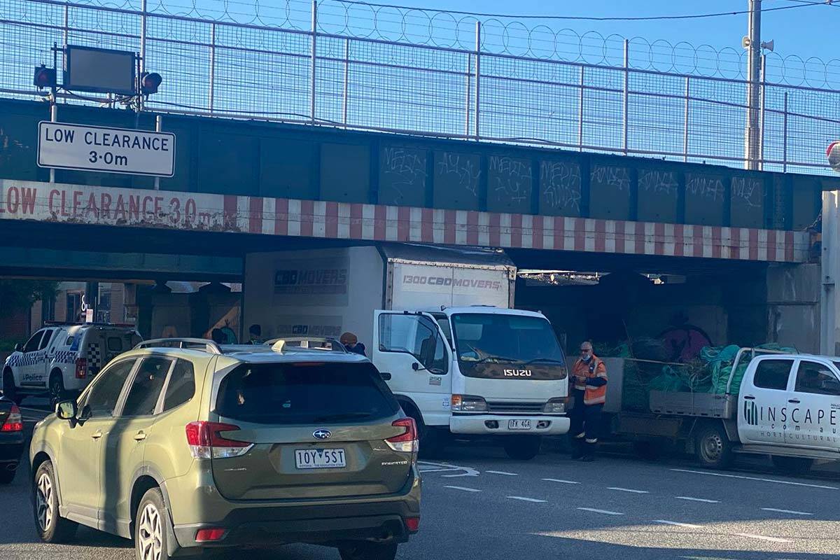 Article image for A truck is stuck under the Montague Street Bridge