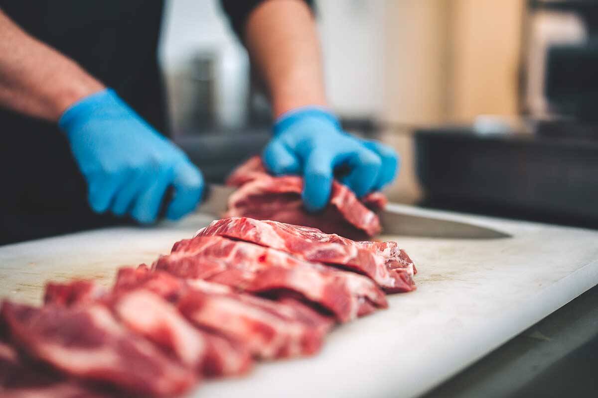 Article image for Vaccine mandate could cripple meat production and see prices soar, union warns