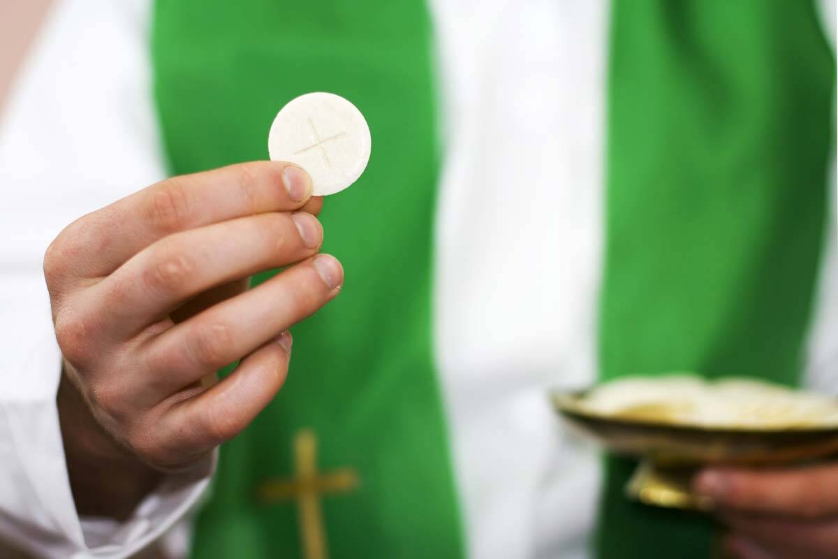 Article image for Concerns over unvaccinated priest conducting first Communion in the Yarra Valley