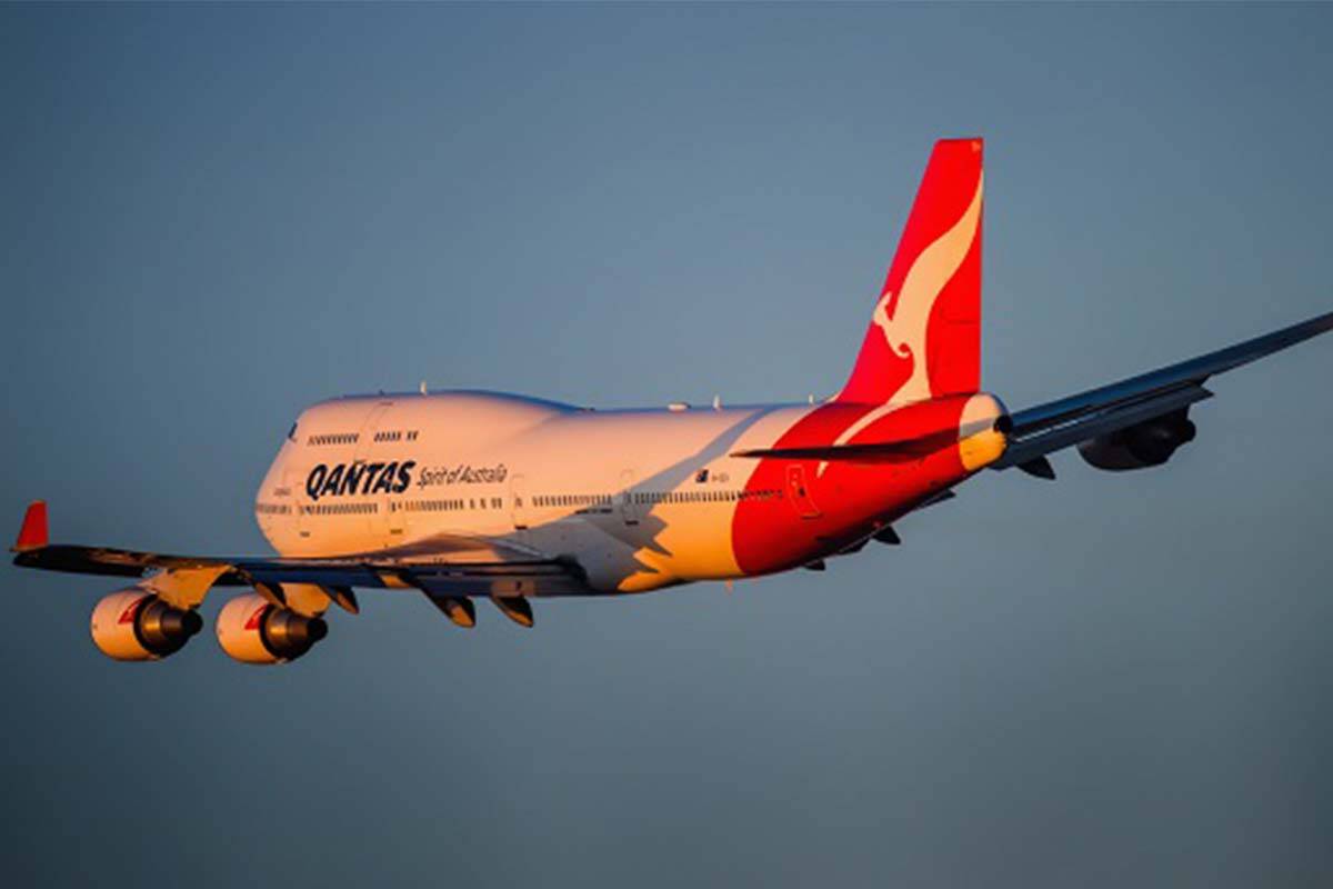 Article image for Qantas leaves Australian crew on reserve rosters and sends jobs offshore