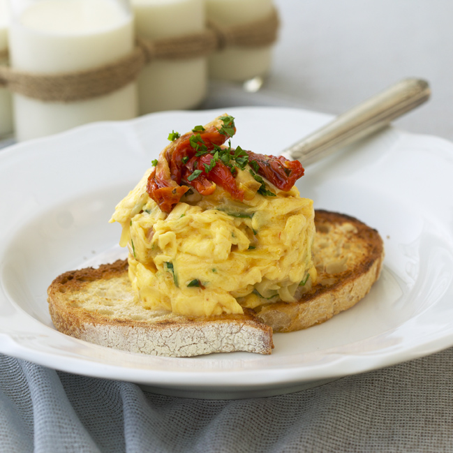 Article image for Dining with Den – Chilli Scrambled Eggs