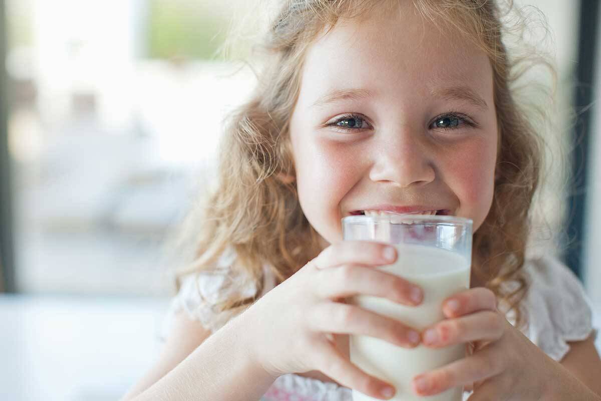 Article image for Supermarkets ‘obligated’ to pass on milk price rise to farmers