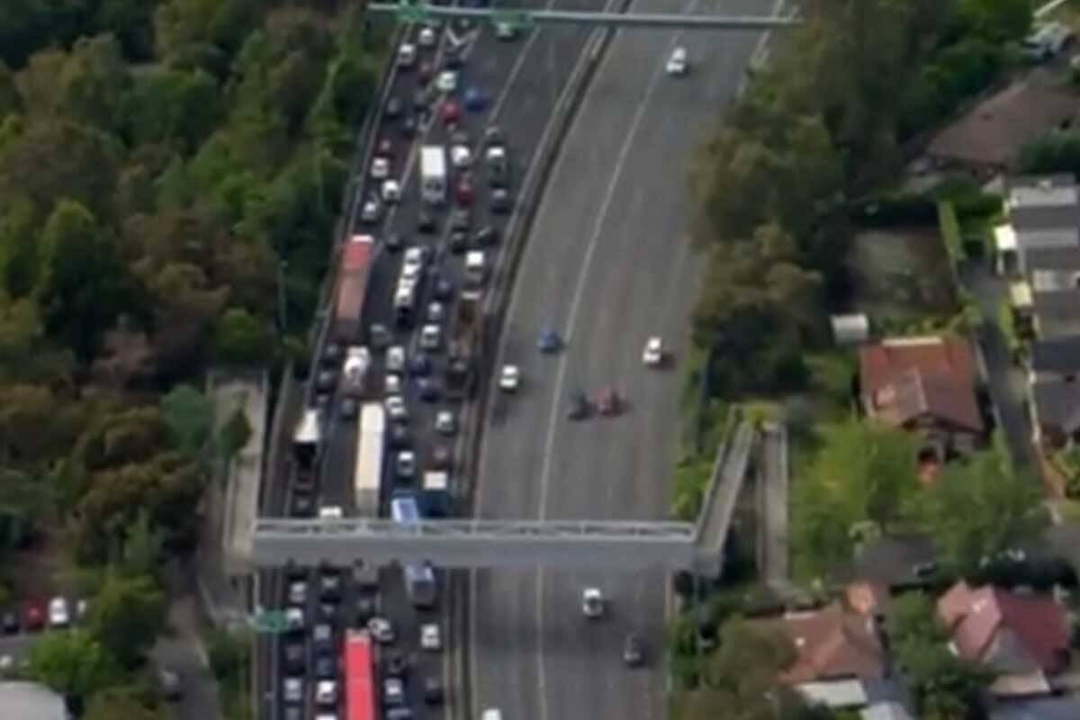 Article image for Two killed in tragic morning on Monash Freeway