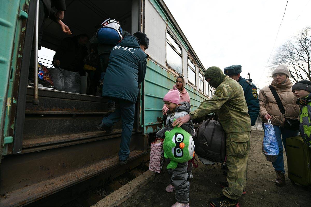 Article image for ‘It’s scary’: Ukrainians arming themselves with guns as Russian threat escalates