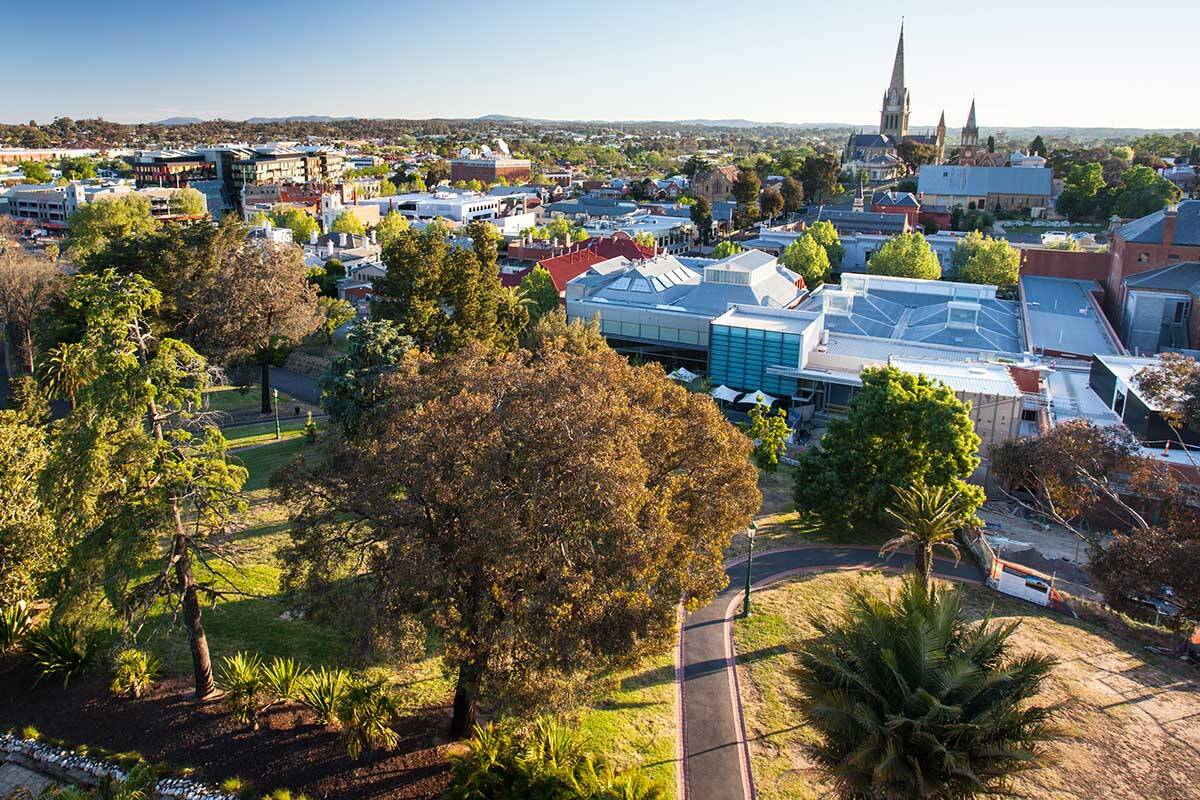 Article image for Country areas face housing and telecommunications ‘crisis’
