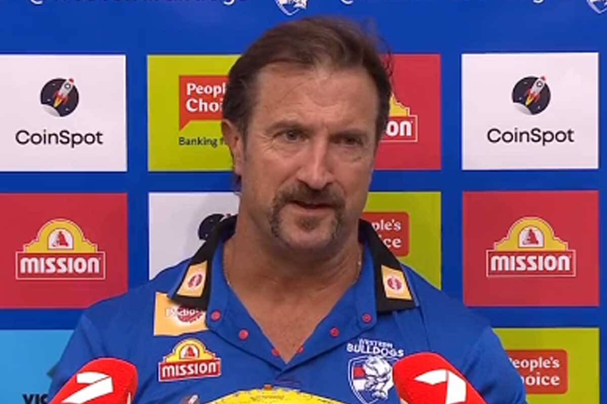 Article image for Luke Beveridge launches extraordinary attack on reporter following first round loss