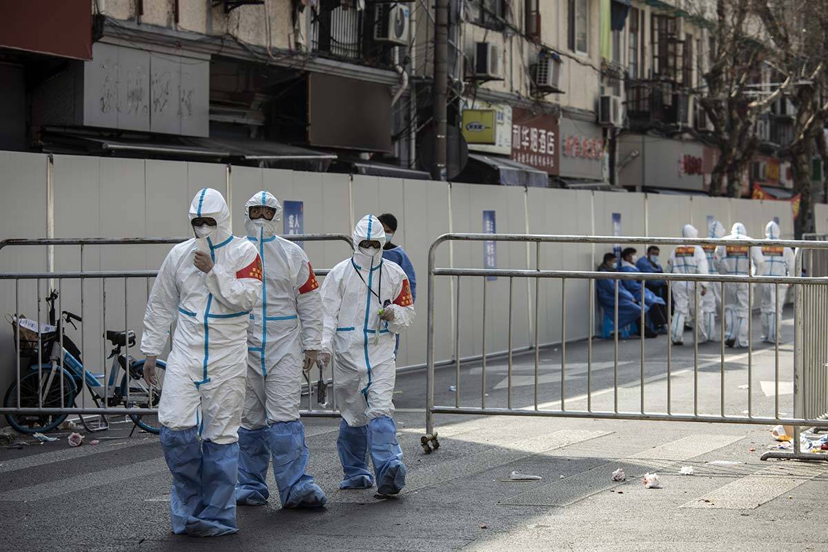 Article image for ‘Humanitarian disaster’: Shanghai residents without food and medicine as harsh lockdown continues