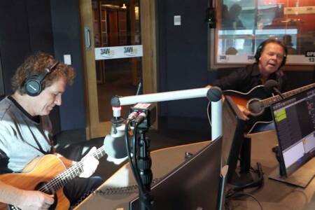 WATCH: Ian Moss and Troy Cassar-Daley perform LIVE in studio