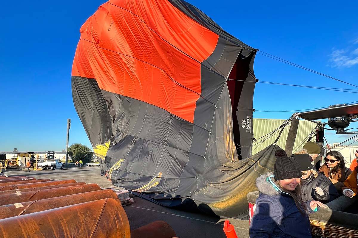 Article image for Hot air balloon ‘crash lands’ in Docklands