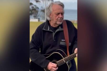 Mike Brady’s musical tribute to country footy