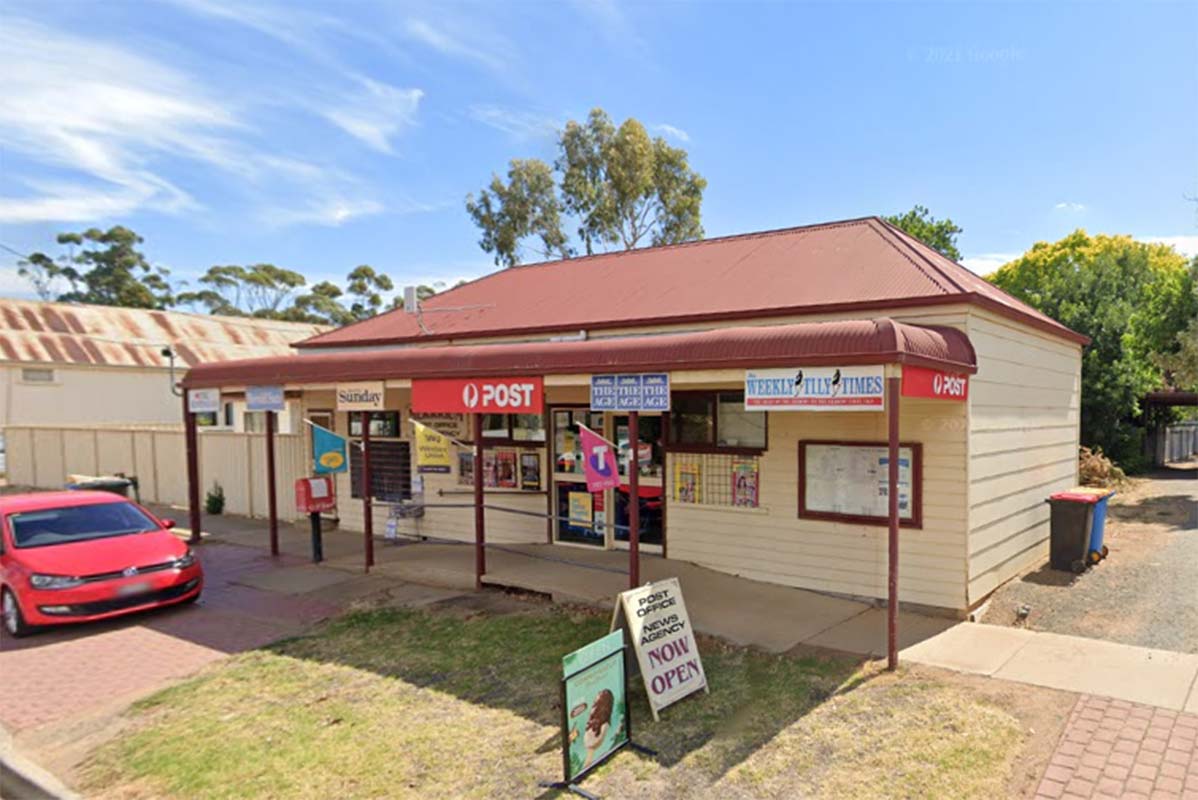 Article image for Residents in regional Victorian town forced to travel to another town to collect mail