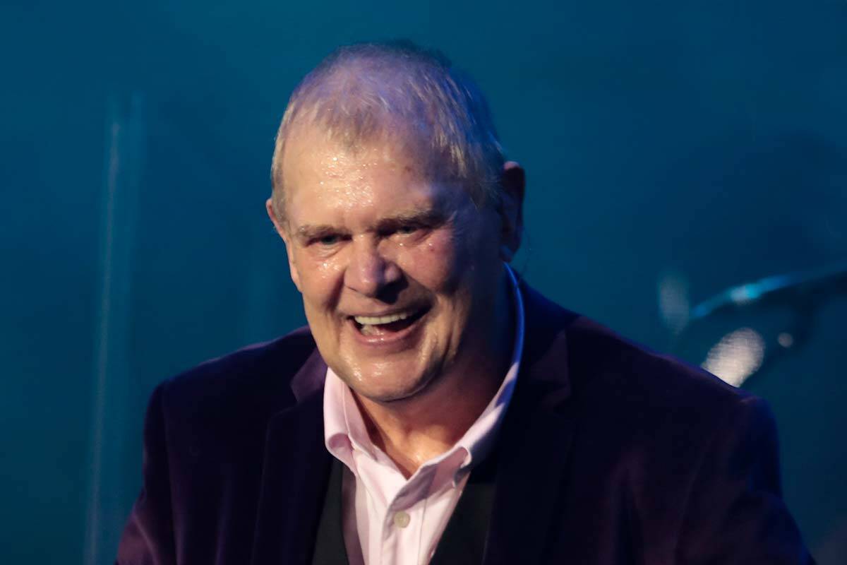 Article image for John Farnham undergoing surgery after cancer diagnosis