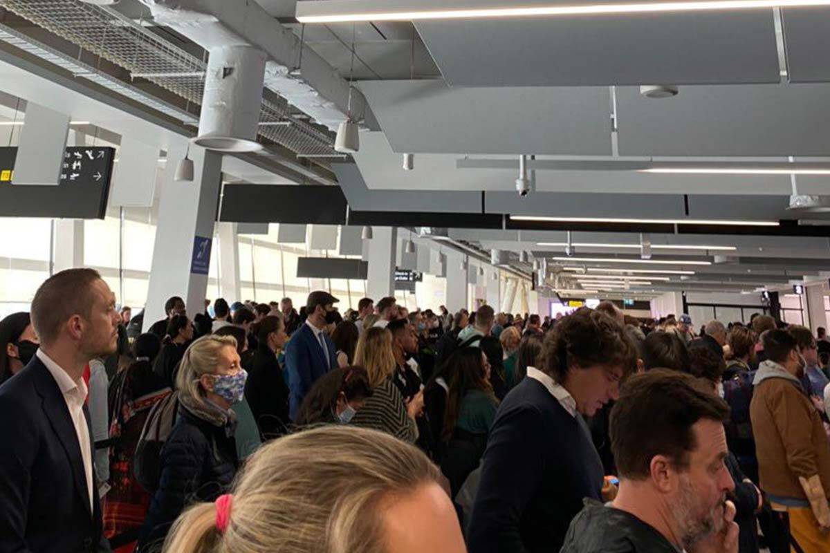 Article image for Huge queues as power outage hits Melbourne Airport