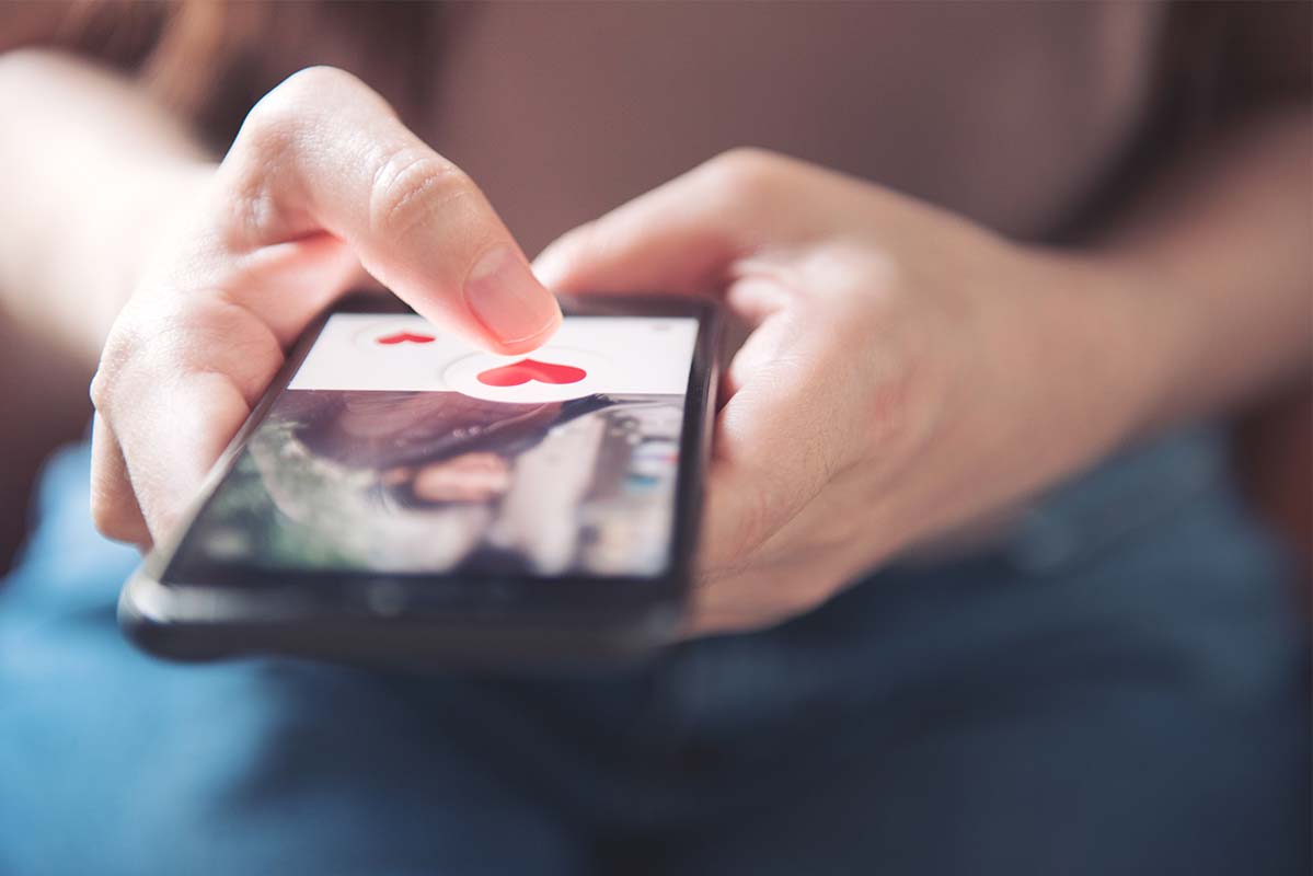 Article image for Why it’s NOT a good idea to lie about your age on dating apps!