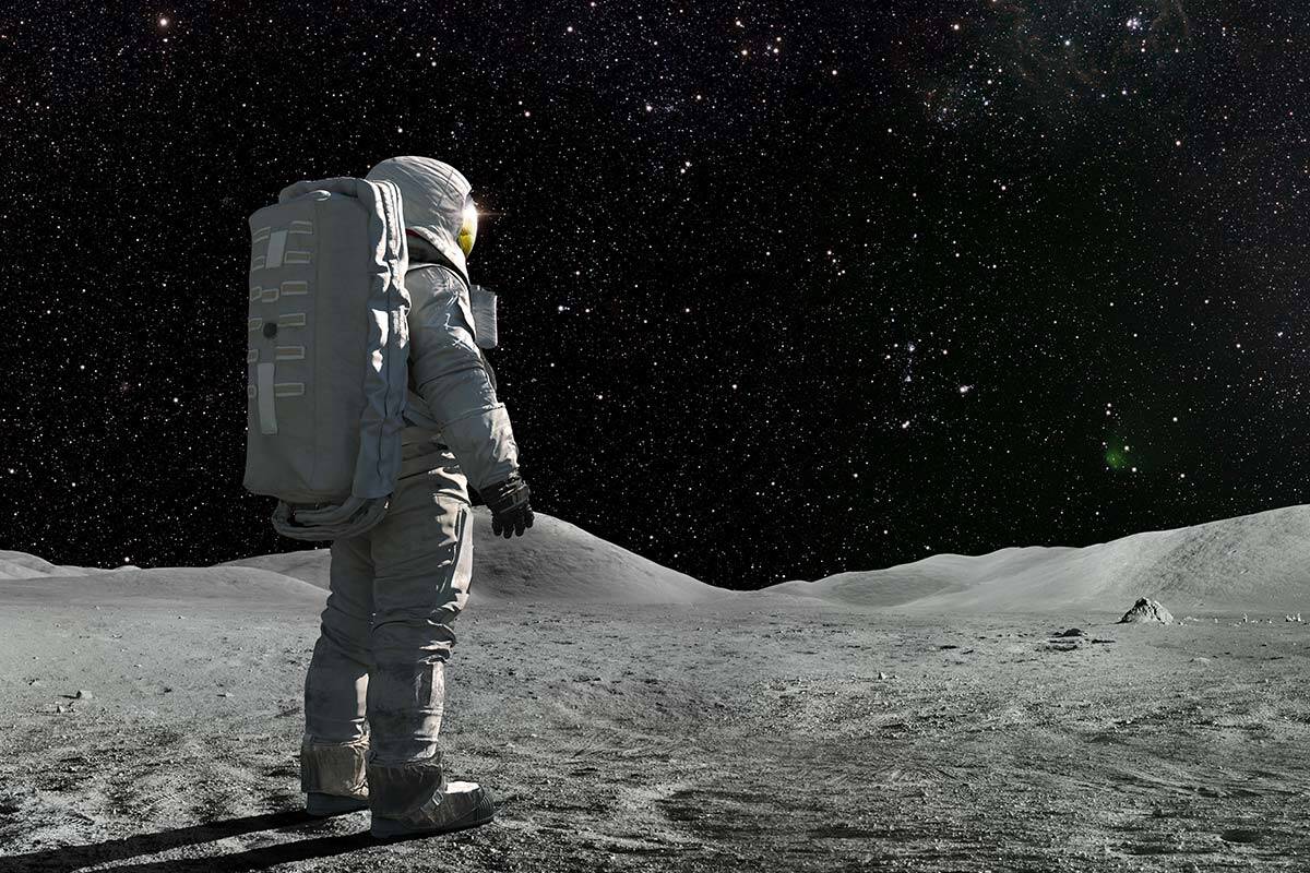 NASA official claims astronauts will be living and working on the moon by  2030