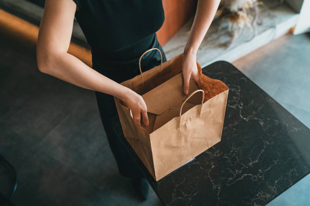 Article image for Restaurant chain pulls delivery services following Deliveroo collapse