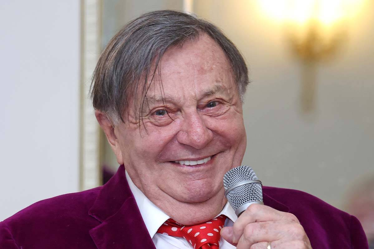 Article image for Barry Humphries dies aged 89