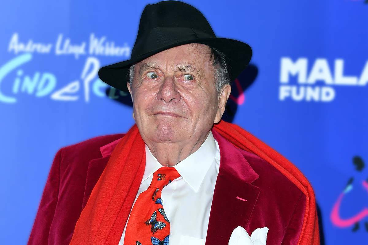 Article image for Peter Ford shares ‘pretty grim’ update on Barry Humphries’ health