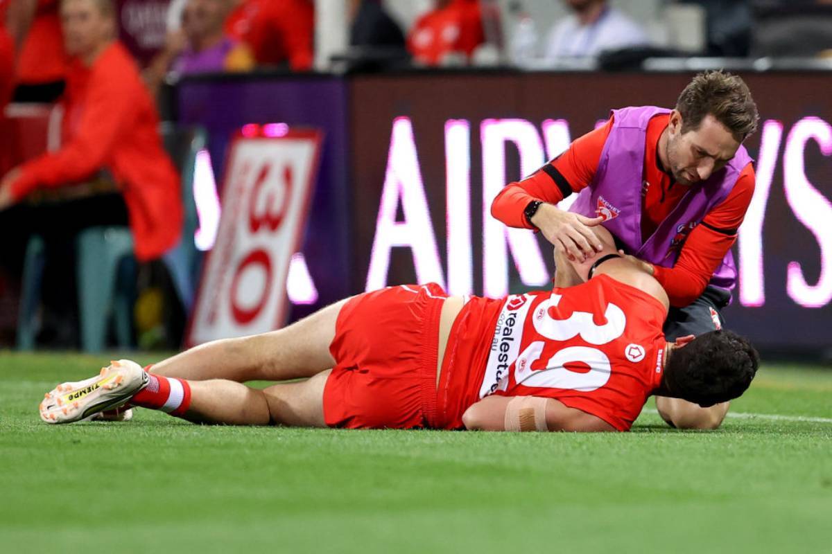 Article image for What ‘really concerns’ this concussion expert about the AFL’s protocols