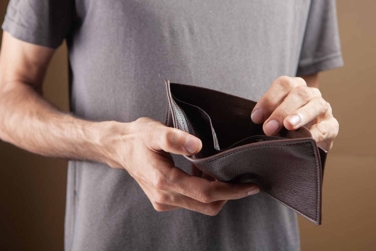 Economist weighs in on the 'structural decline' in the amount of cash