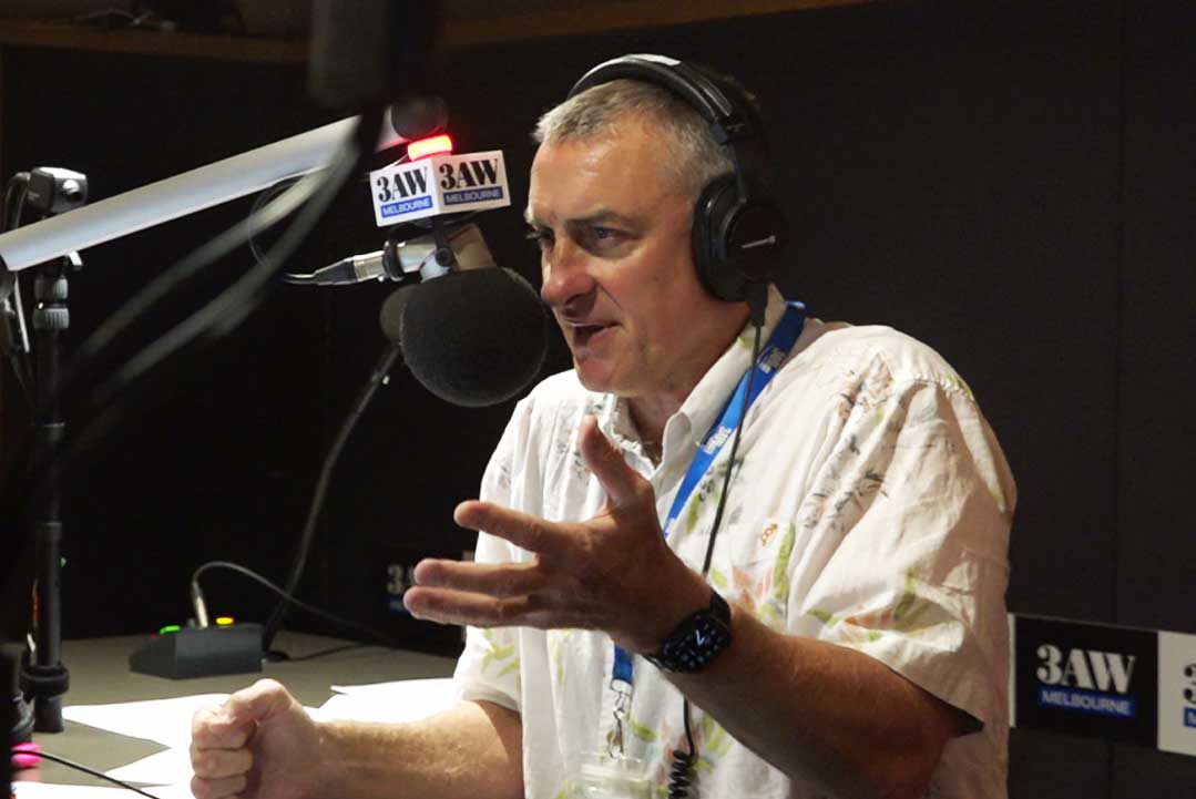 Article image for Tom Elliott accuses airline of ‘trying to divide’ Australia