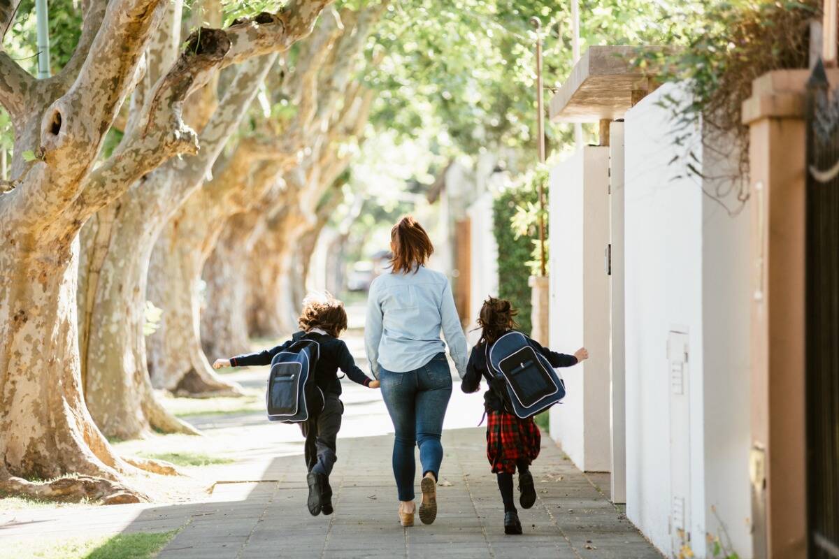 3AW-Istock-Children walking to school