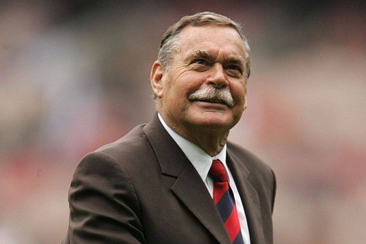 Article image for AFL legend Ron Barassi dead aged 87