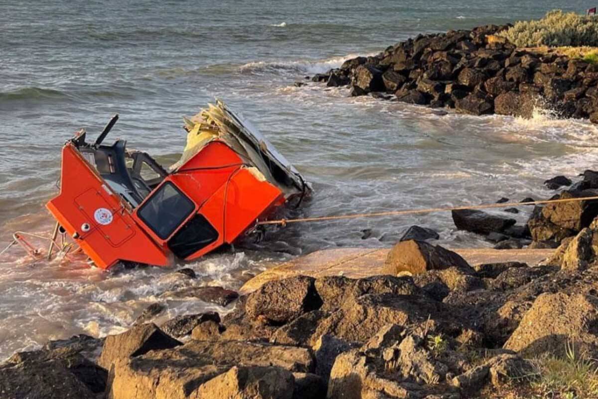 Article image for Three rescued and pilot boat ‘completely destroyed’ off Point Lonsdale
