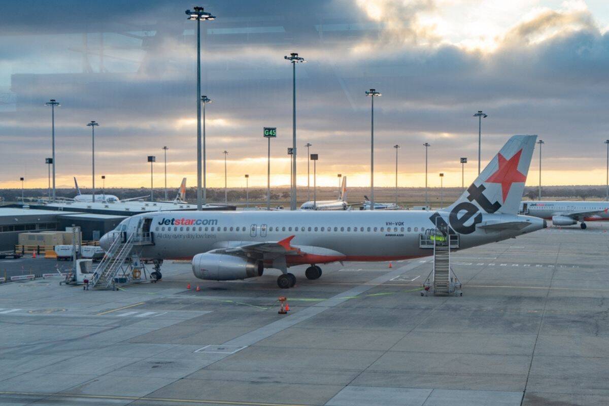 Article image for Confusion ensues on Melbourne bound flight, leading to the evacuation of all passengers