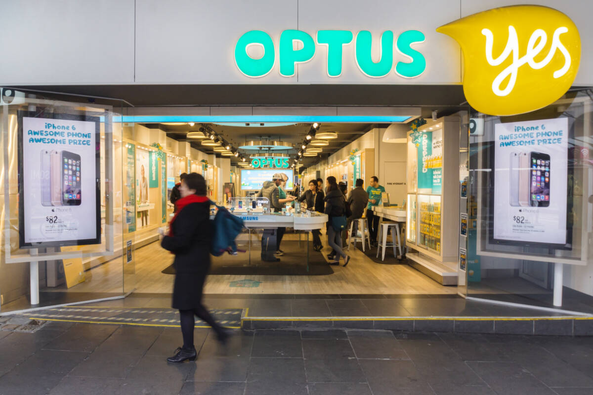 Article image for Optus CEO looking at compensating customers as services are restored following unprecedented outage