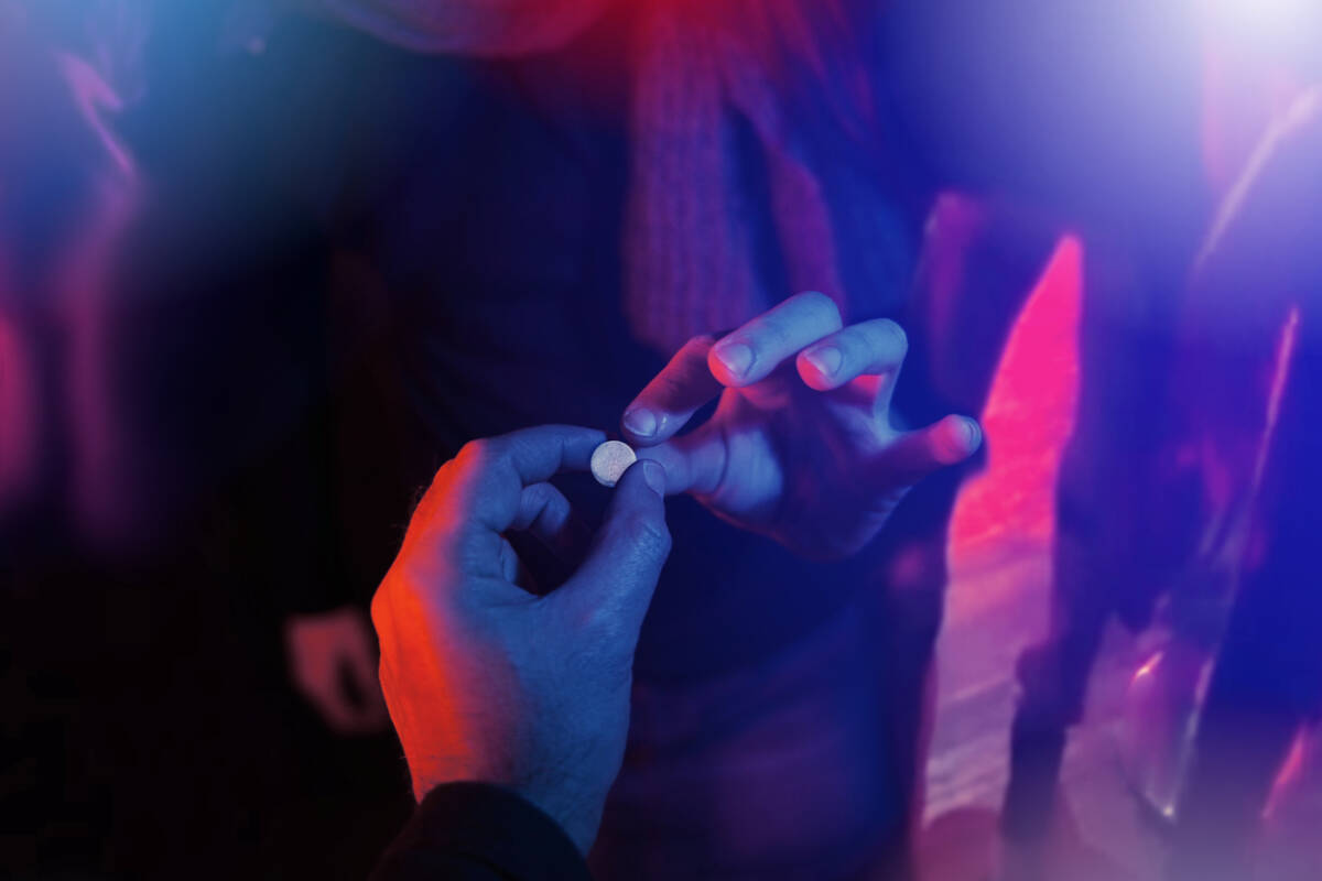 Article image for Greens continue push for pill testing following overdoses at Flemington event